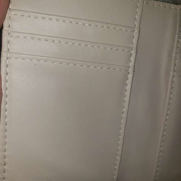 JUICY COUTURE WALLET NWT - Picture 2 of 3